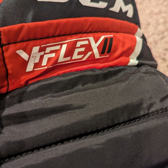 CCM YTFlex II Goalie pants Youth Small/Medium - Picture 6 of 7